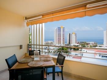 422 Quiet, beautiful flat with sea view